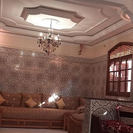 Stay With Low Budget Marrakesh Exterior photo