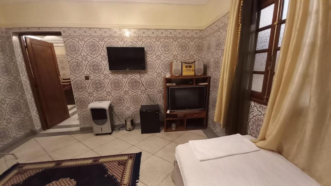 Stay With Low Budget Marrakesh Exterior photo