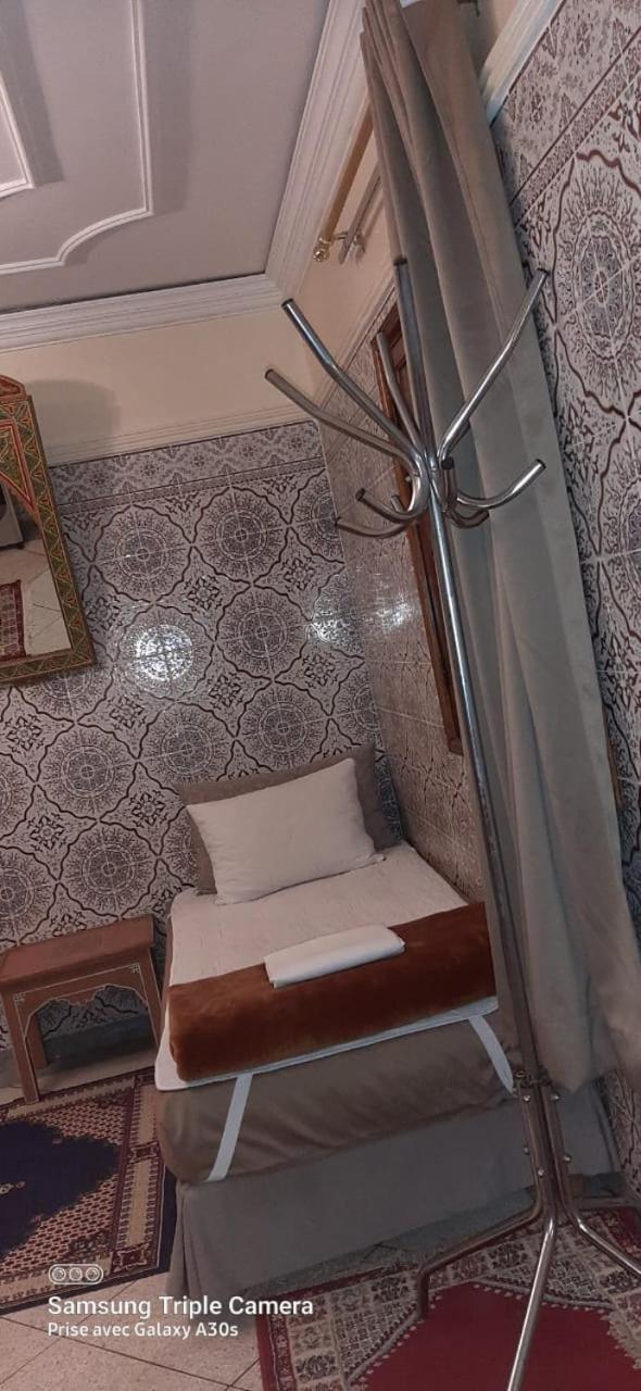 Stay With Low Budget Marrakesh Exterior photo